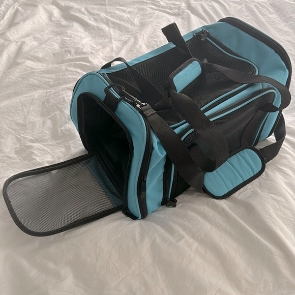 Blue Henkelion Pet Carrier - Picture 1 of 10